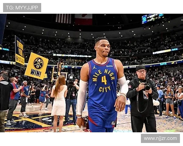 掘金队在2023年常规赛中板凳火力表现为何成为争冠关键